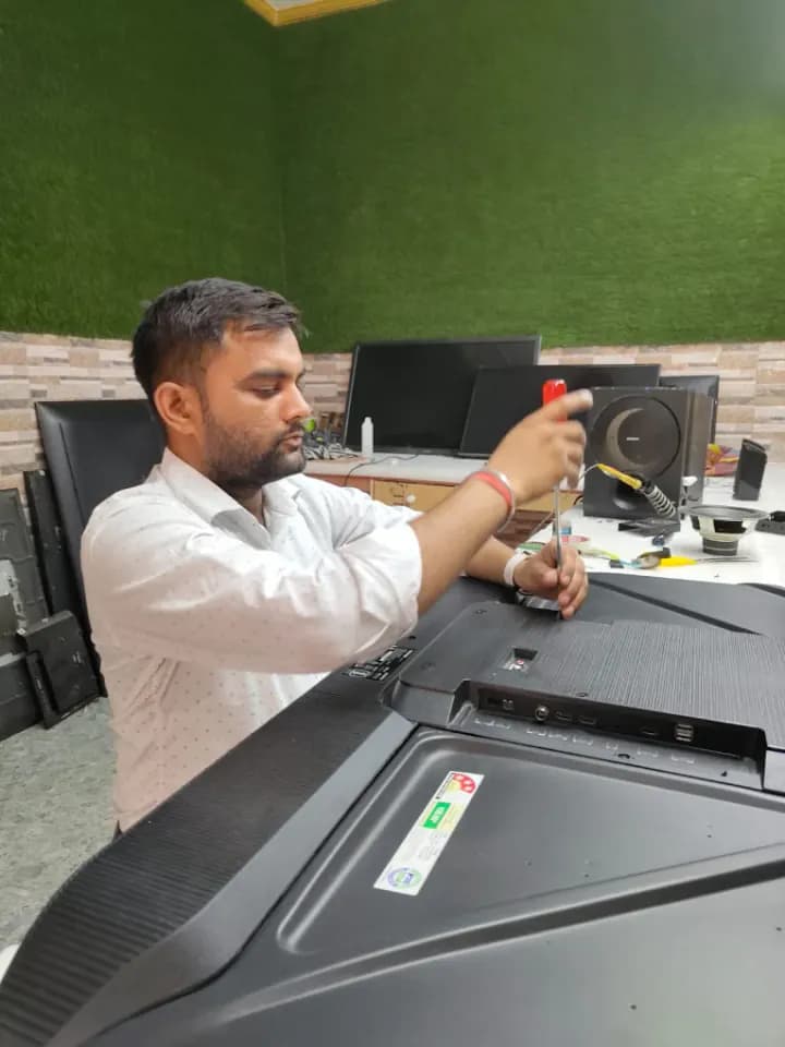GR Solution technician inspecting a TV at the workshop